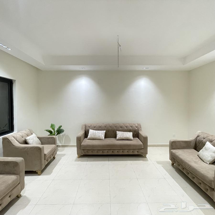 7-person sofa in excellent condition, 600 with minor side damage64407782870274110