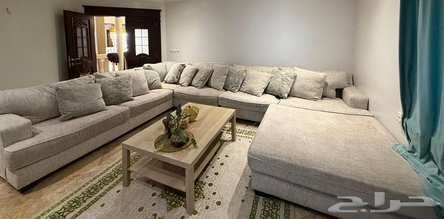 كنب آشلي بحالة ممتازه للبيع64405278929410110