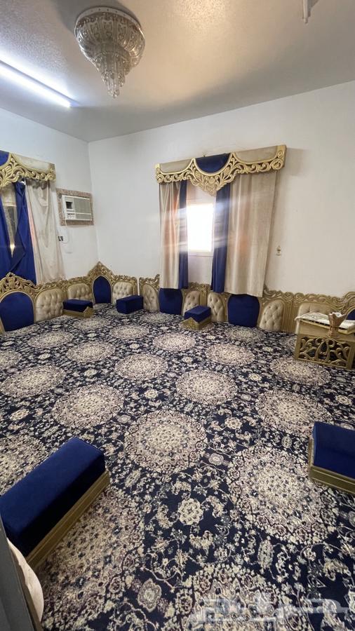 للبيع شامل كل شي ثريا وطاوله وستاير نظيفه جدا64407937225859110