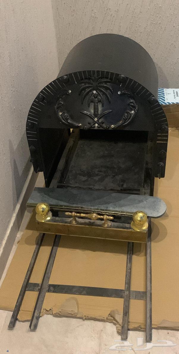 Royal-style grill with wheels and channel64409810301570110