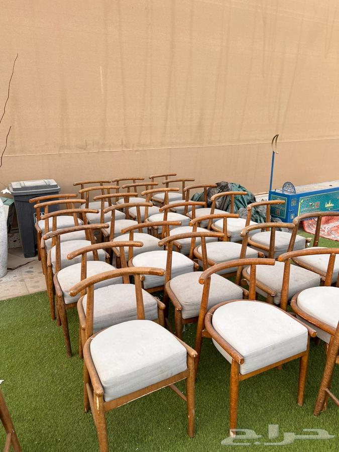 Clean chairs and tables64405902363393110