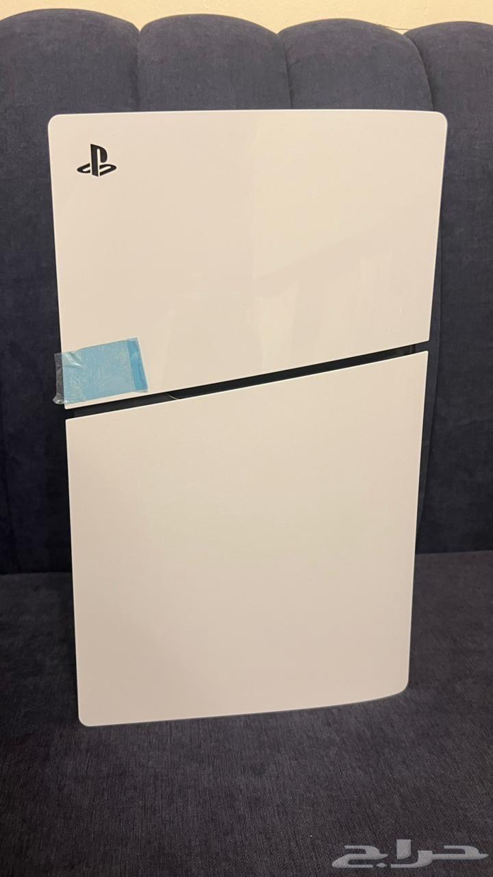 Sony 5 for sale with FIFA 25, no disc slot, clean, used for a week64411634529155111