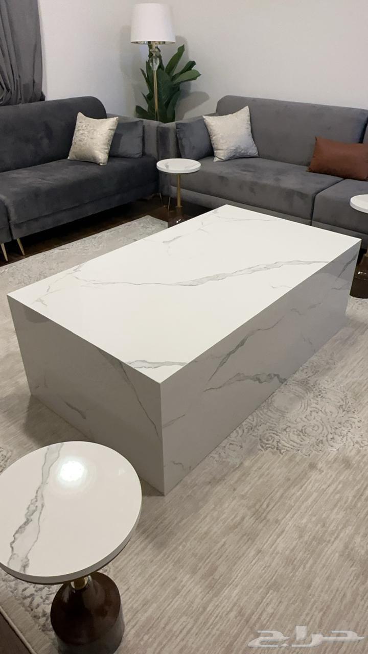 كنب للبيع مع الطاولات نضيف جدا64405250580609110