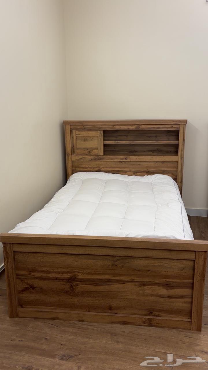 سرير من هوم سنتر سرير مفرش لباد للبيع ب1400 جديد64406318962689110