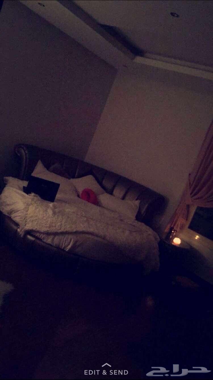 Round bed with mattress and two bedside tables64407029317122110