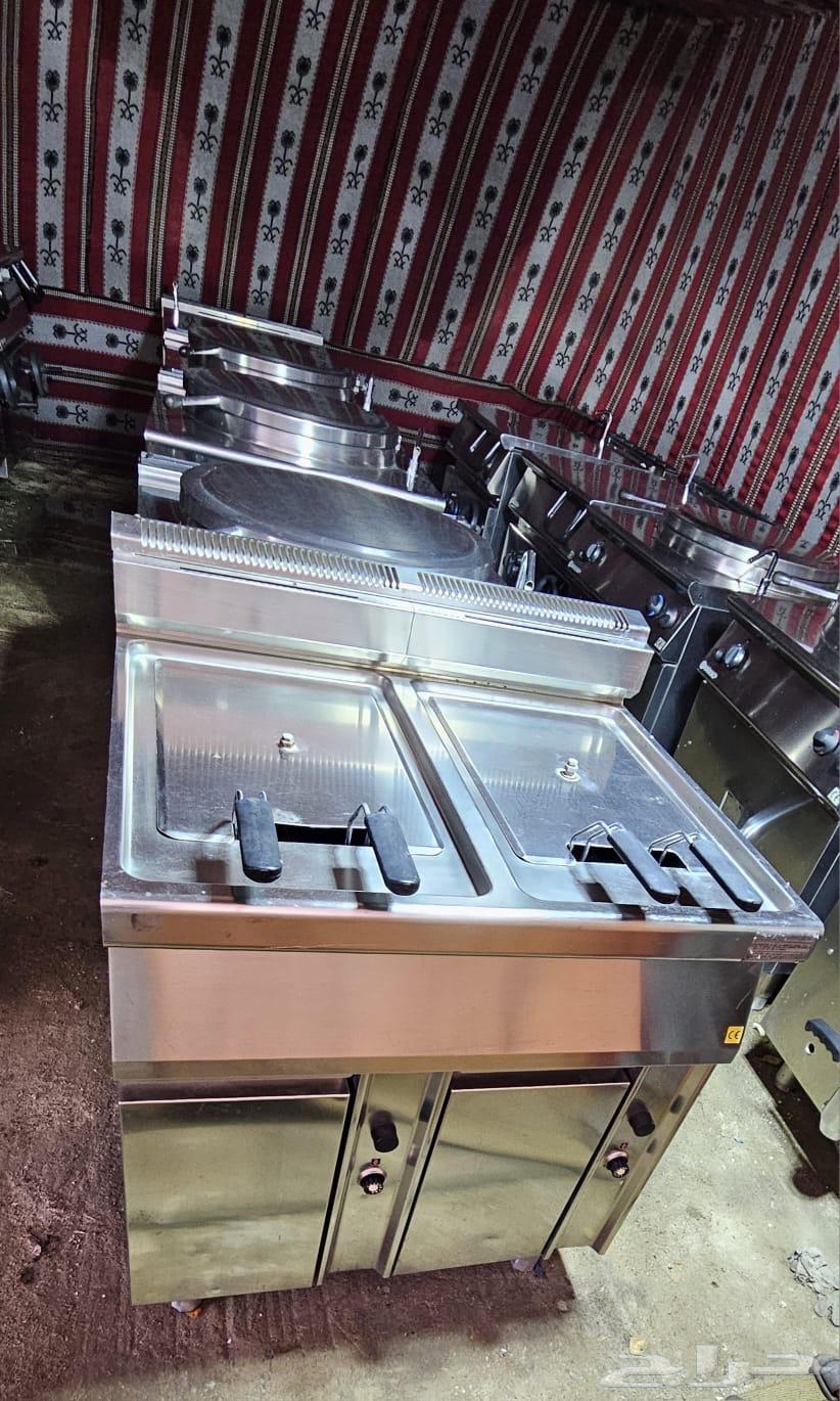 Several restaurants and kitchens with very light use64409519382531114