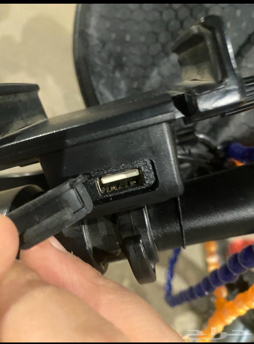 My brother's new scooter doesn't complain about anything, it has a USB port64411216254466111