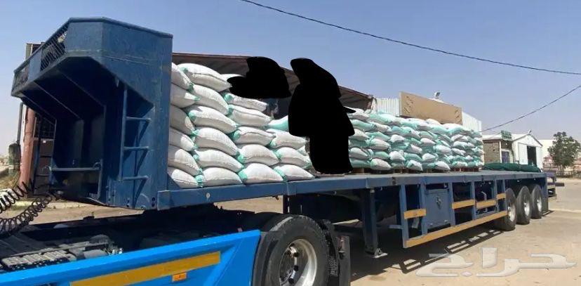 15-meter flatbed trailer for transporting feed, goods, and similar items, and towing containers and trailers64141847731201111