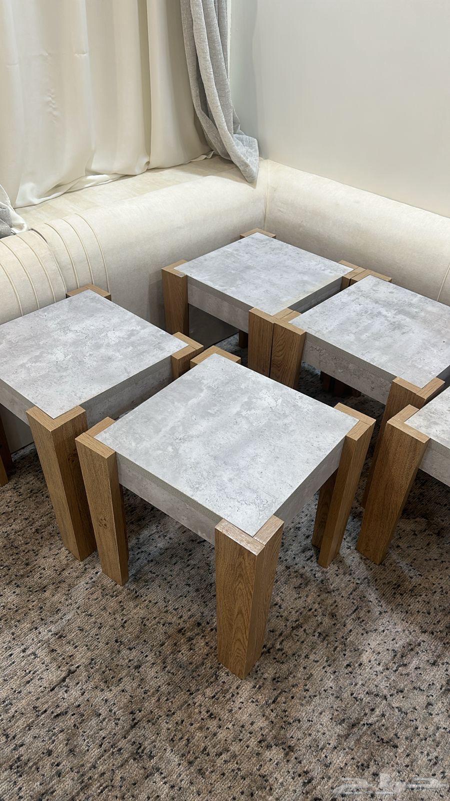 Table with service tables64410045795970111