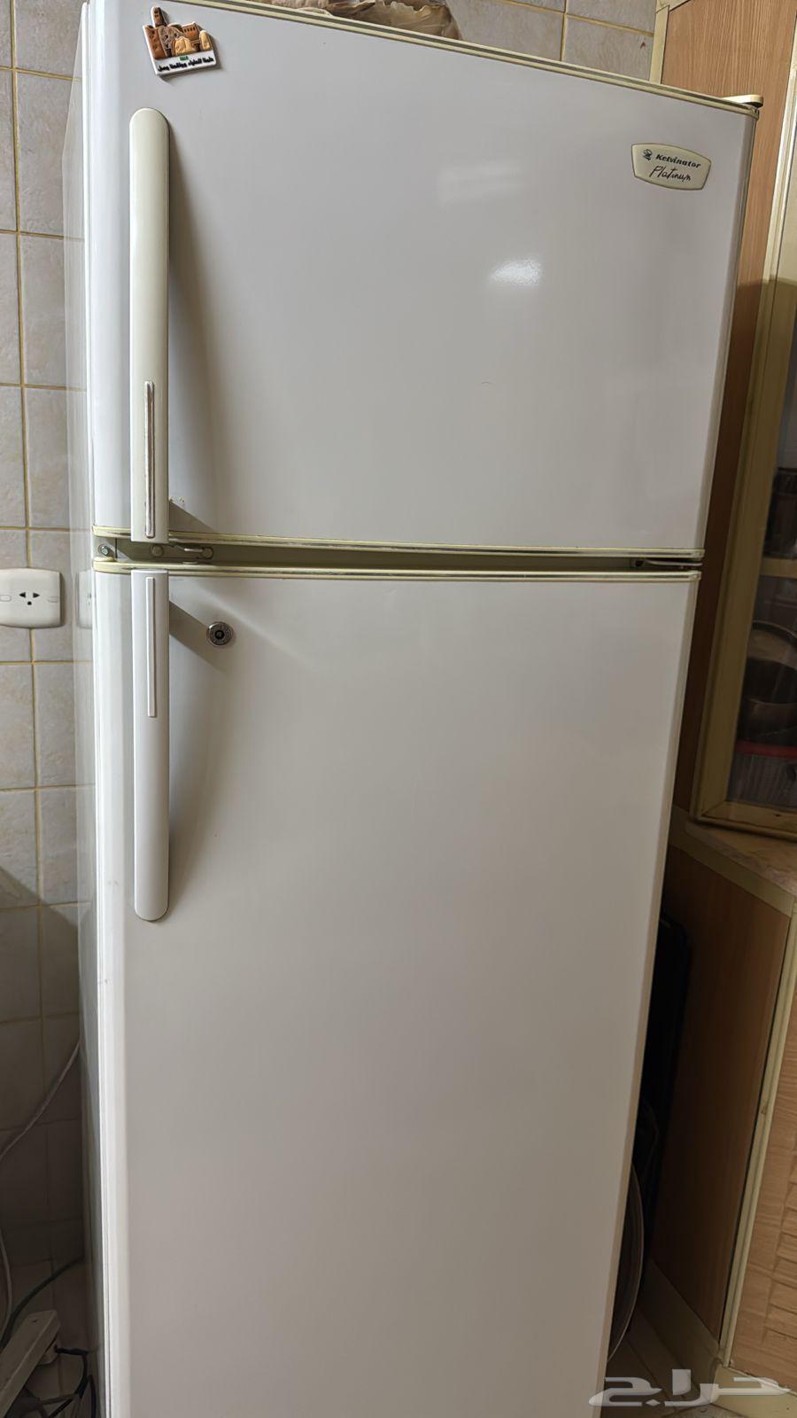 غرفه نوم وثلاجة للبيع64411553803779110