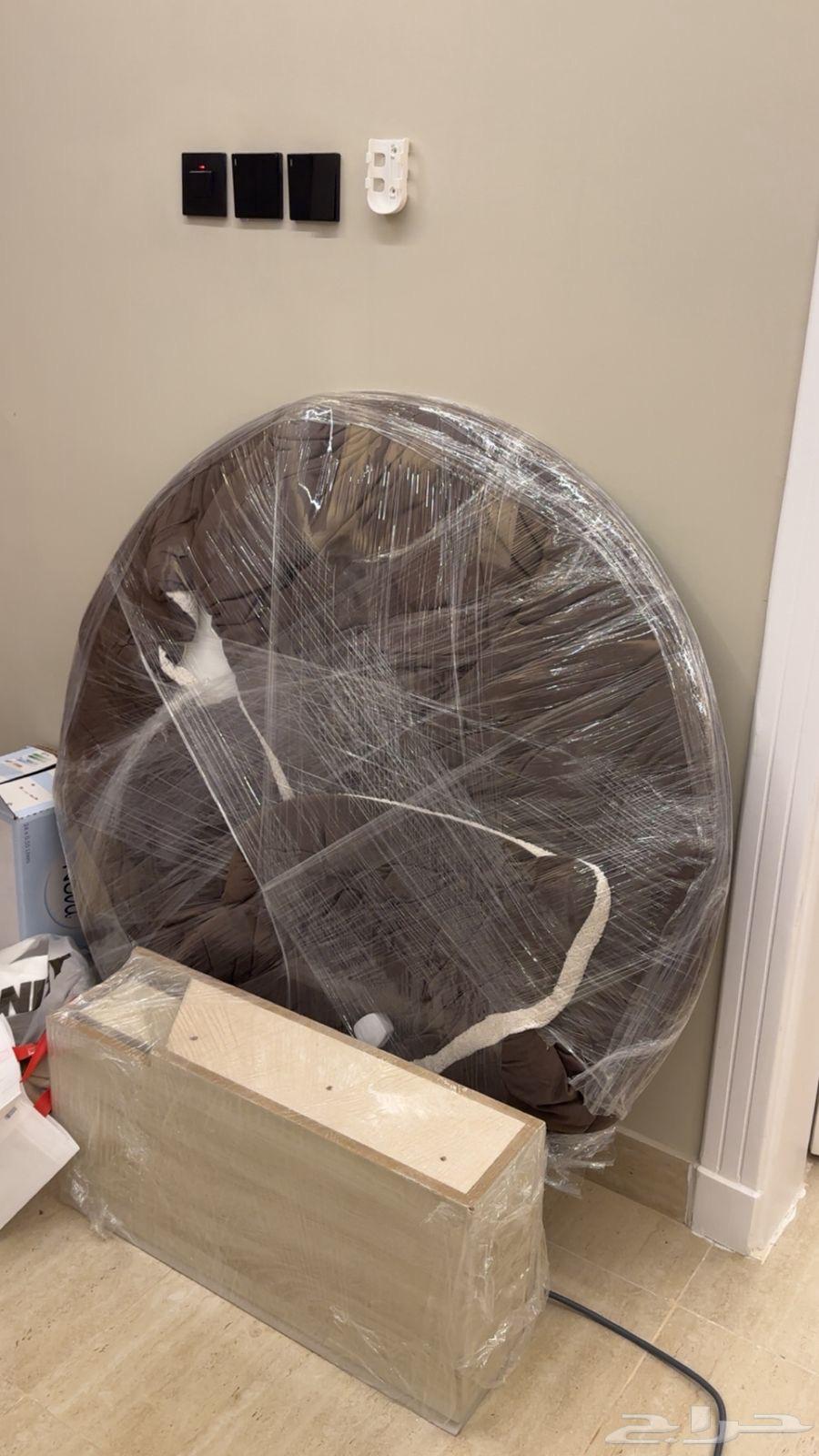 Mirror with hidden lighting and drawer64408482618625110