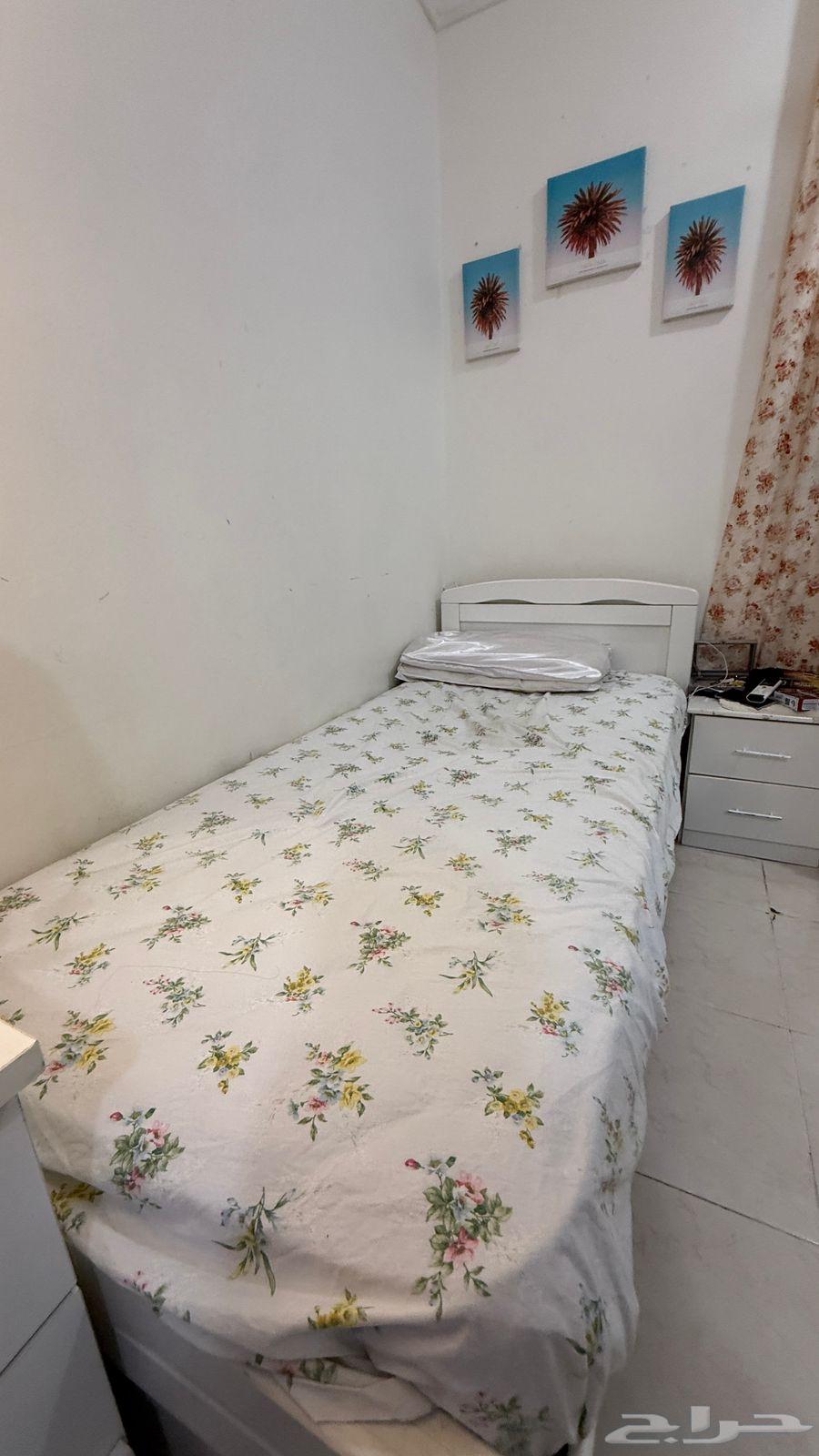 طقم سريرين للبيع بسعر عاجل 550 للاثنين معًا64411392654337110