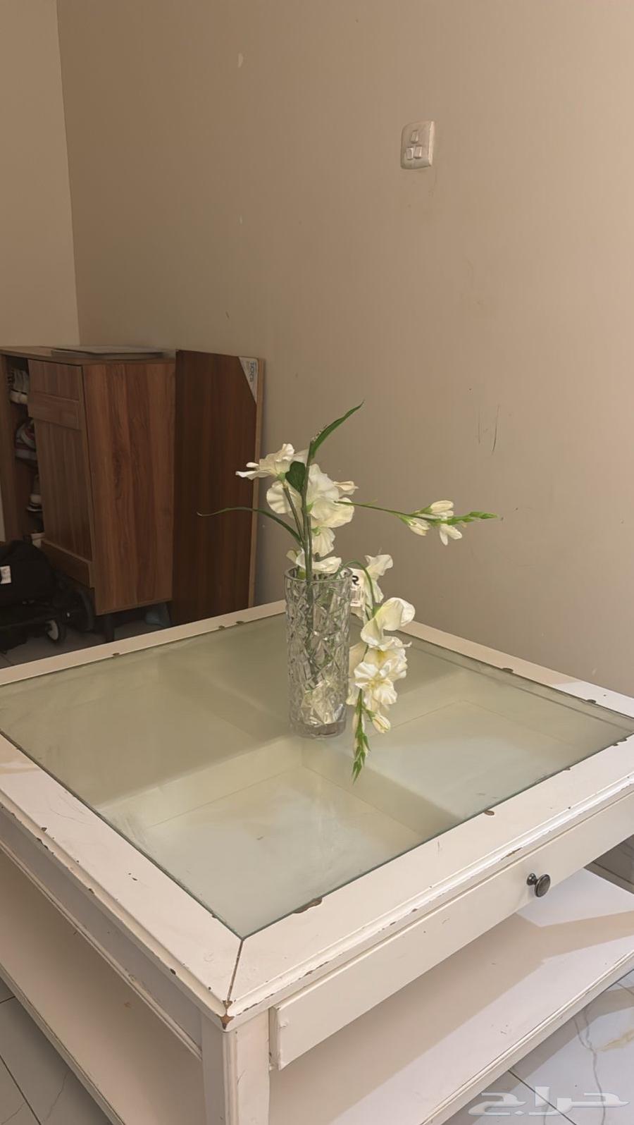 طاولة صالة من ايكيا للبيع64407140328961110