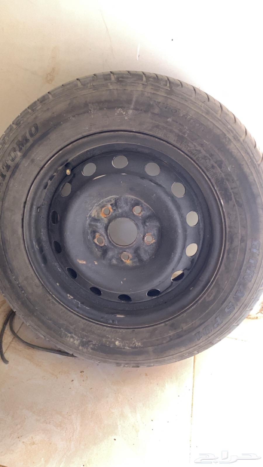 Rim with tire64564476337793111