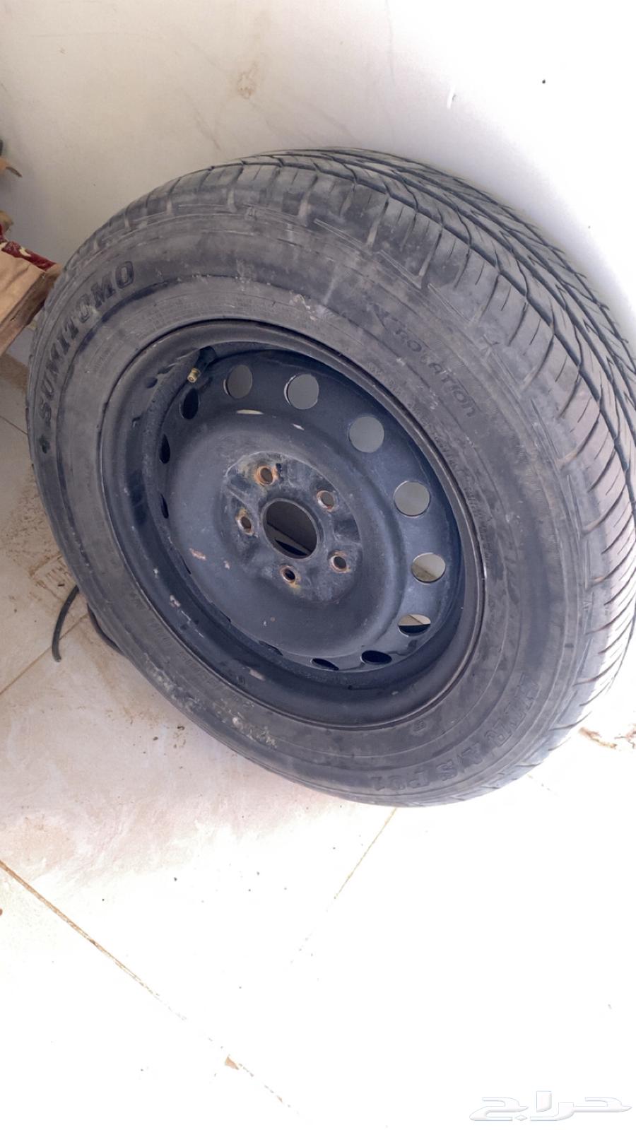 Rim with tire64564476337793110