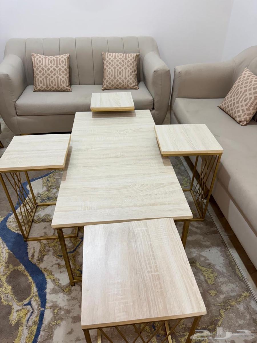 Sofas, rugs, and tables64410260736514112