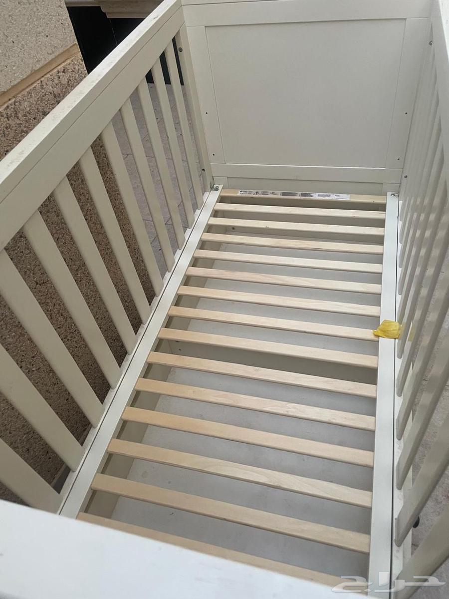 سرير أطفال من ممزورلد مستعمل ونظيف64409740982147112