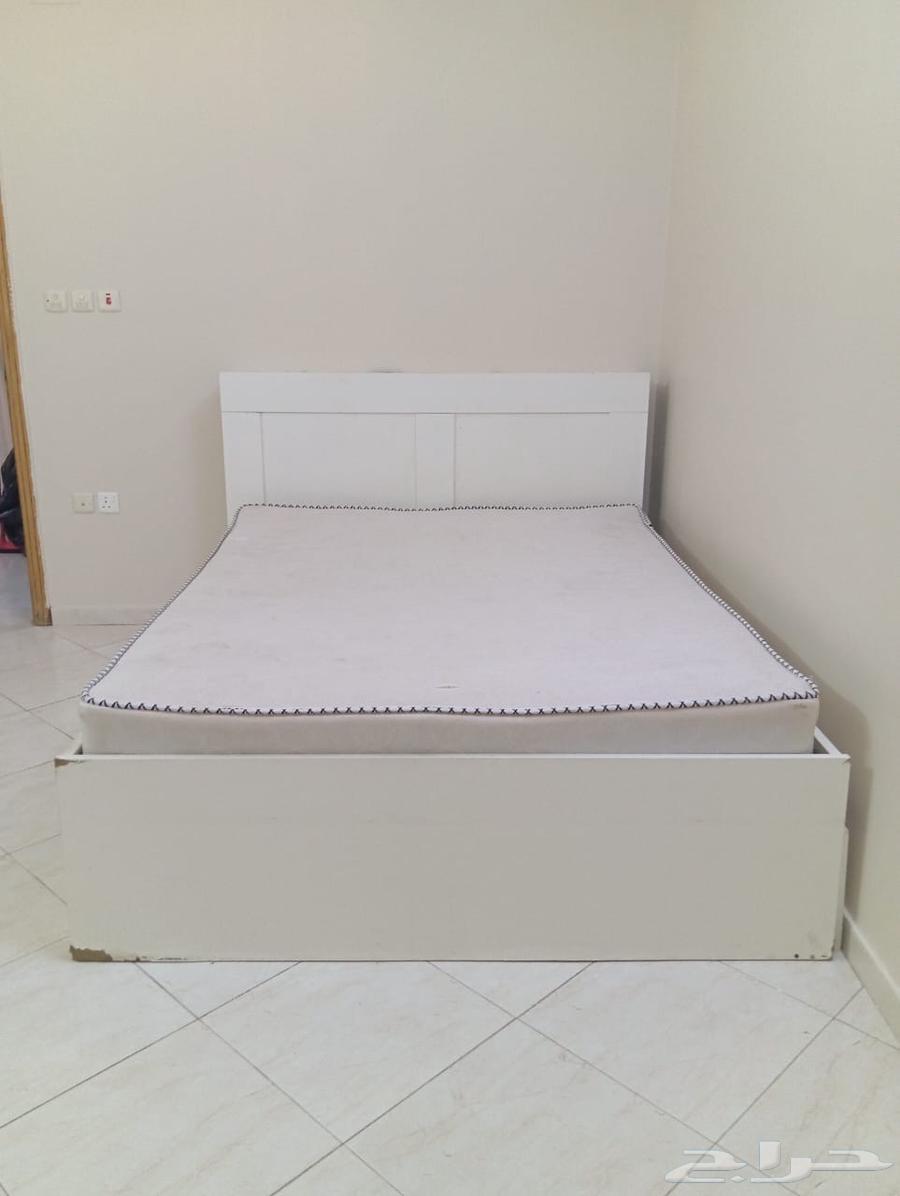 سرير مستعمل ايكيا مع مرتبة وكومدينو64406639862530110