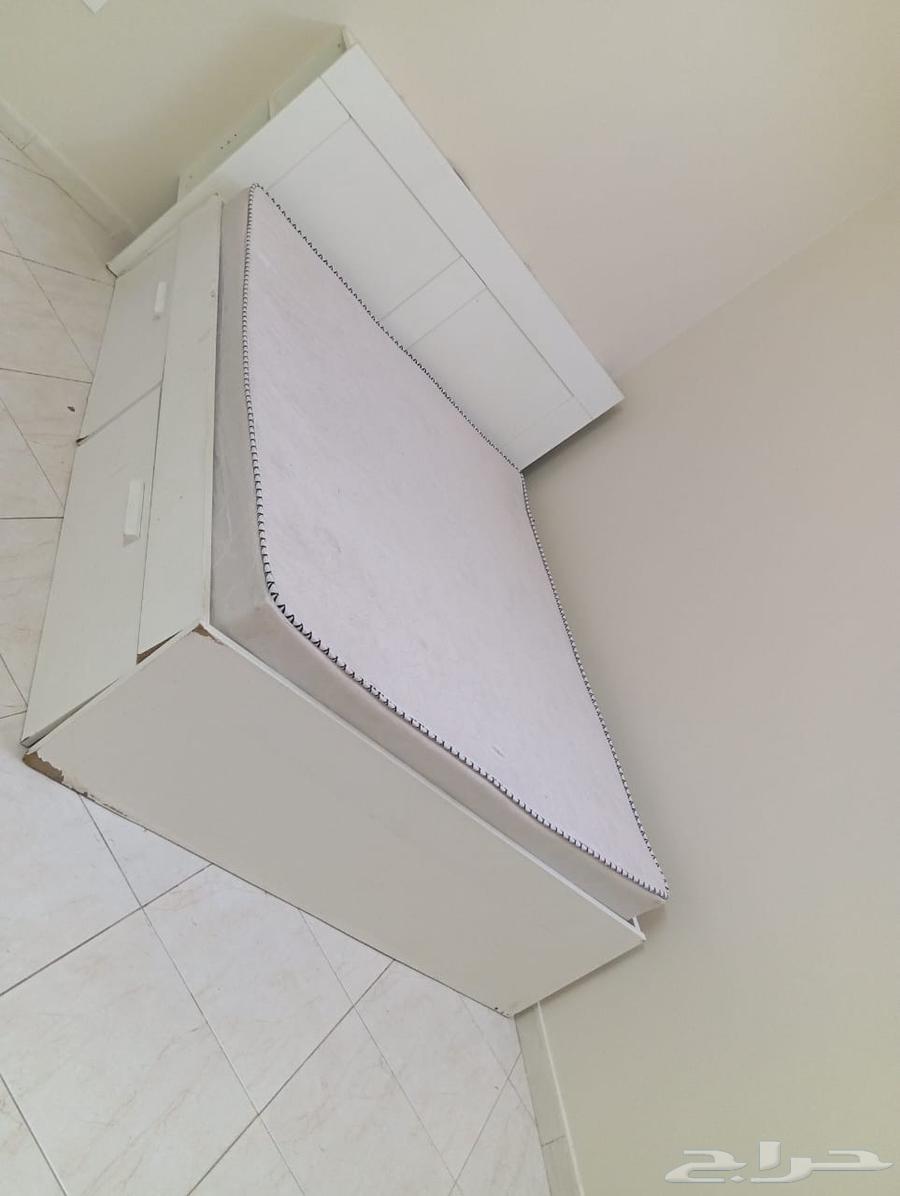 سرير مستعمل ايكيا مع مرتبة وكومدينو64406639862530112