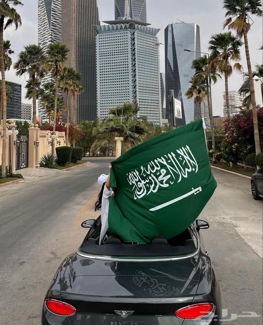 اعلام اليوم الوطني.64408174772227112