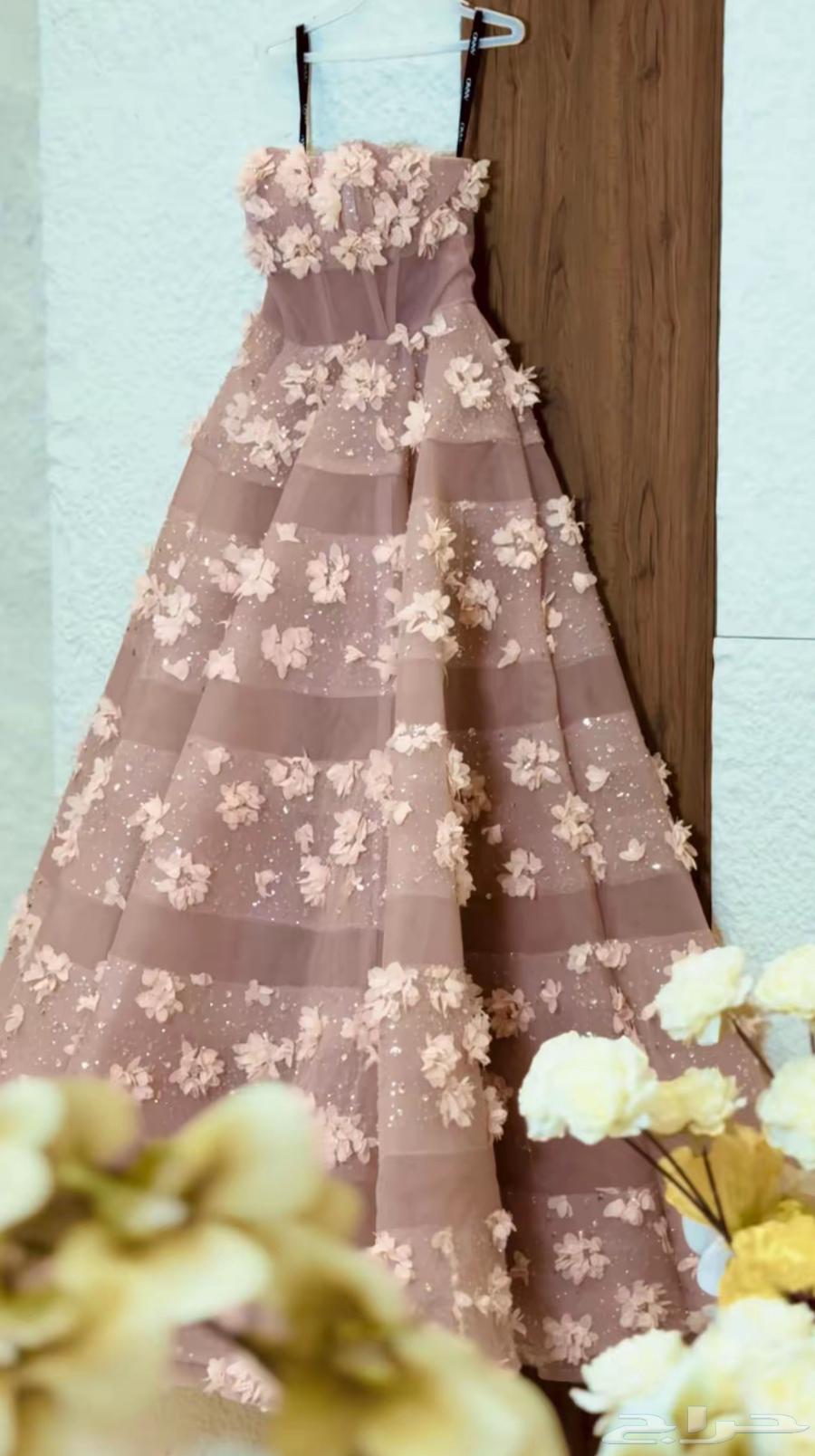 فستان من المصممة ANNO للإيجار ب 150064416041458178112