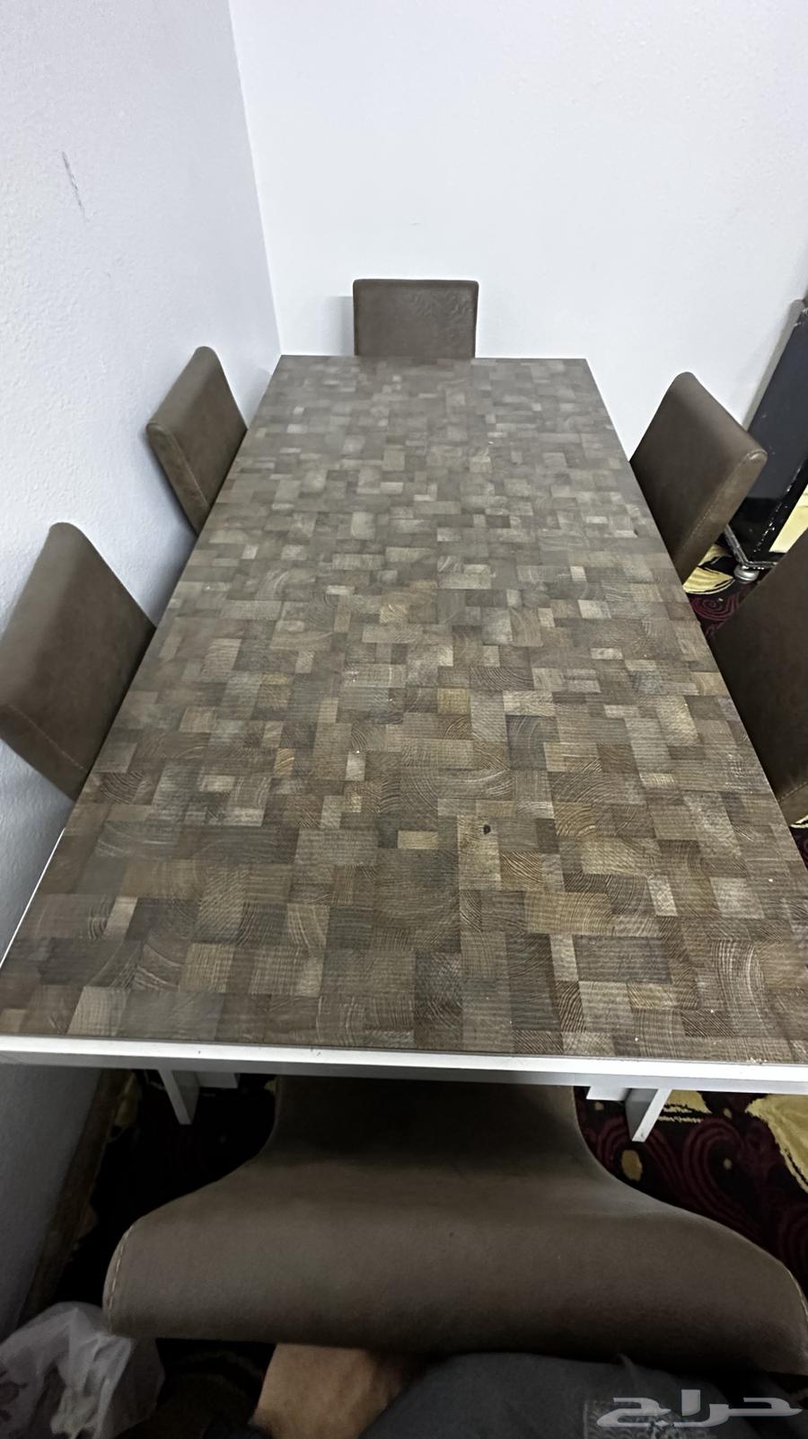 طاولة طعام خشبية نظيفة للبيع64414077192707110