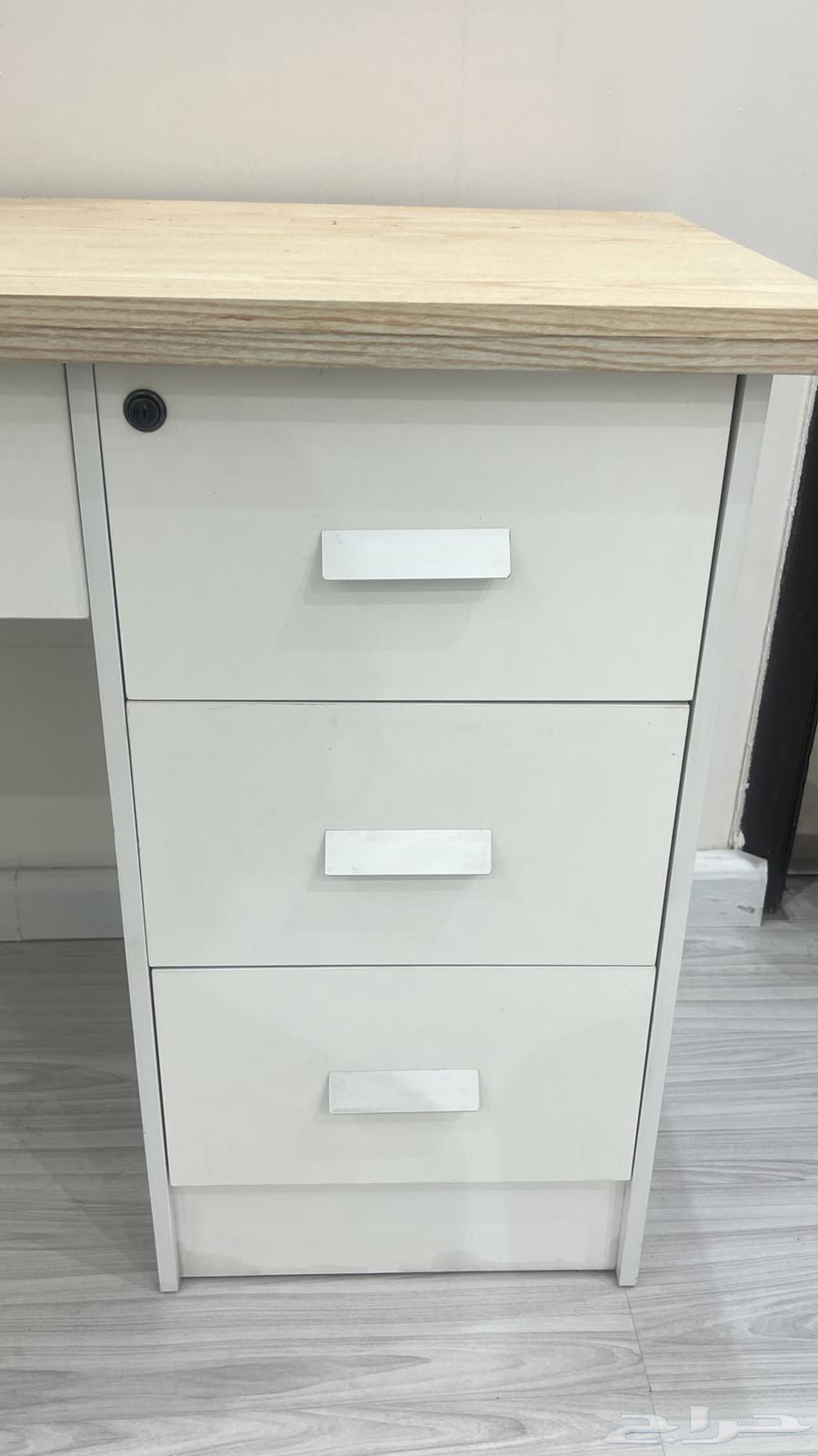 طاولة مكتب64413652703618111