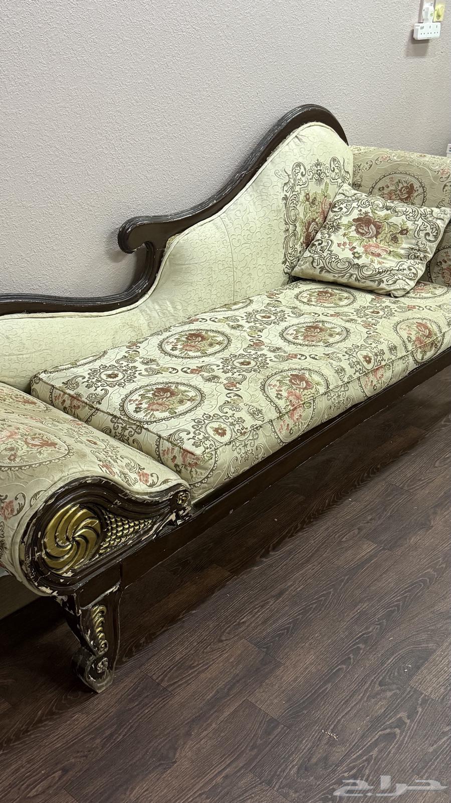 High-quality solid wood vintage sofa, bought for 1400, if it brings me 400, it's good and blessed64413167076867111