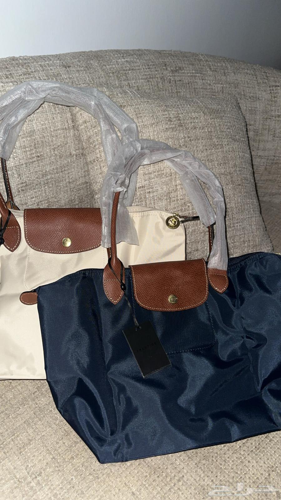 Two bags, anyone who wants them can contact me for 100, and pink color is available64413824938881110