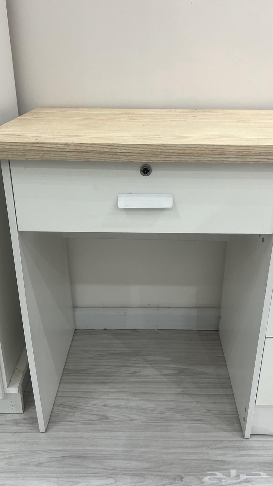 طاولة مكتب64413652703618112