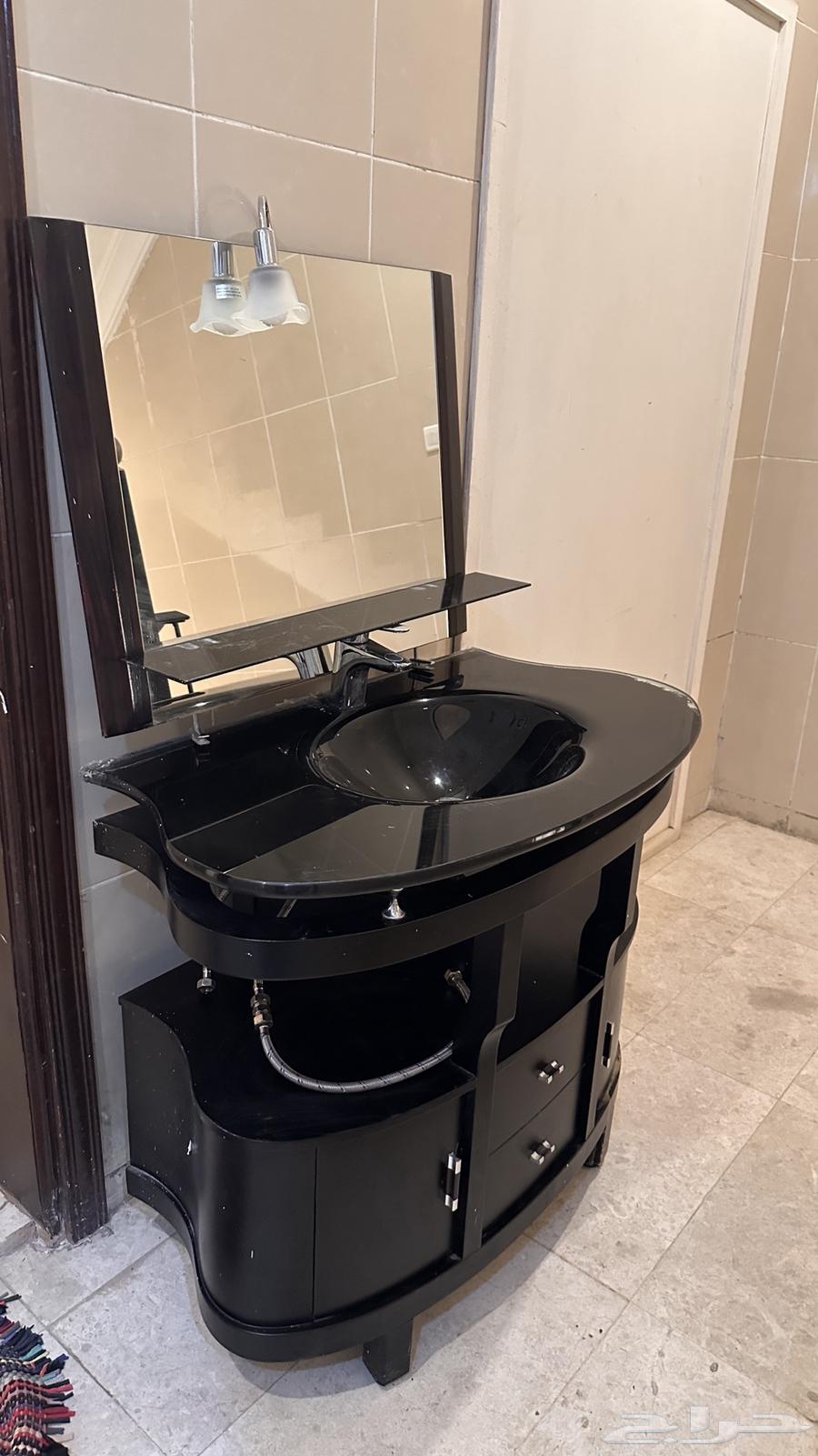 Laundry with shelf, mirror and lighting64415181997058112