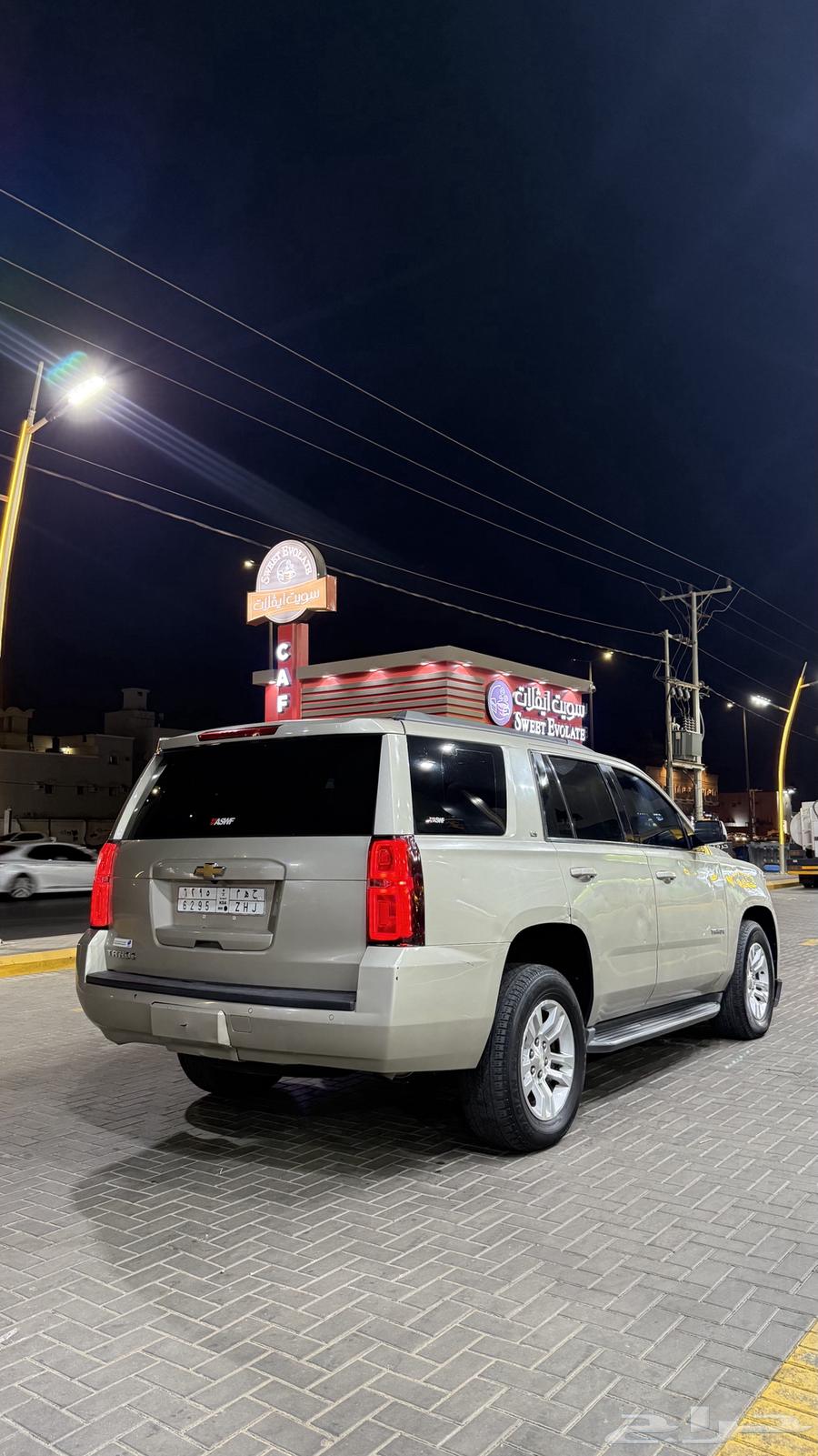 GMC Tahoe Short 201664578144865026113