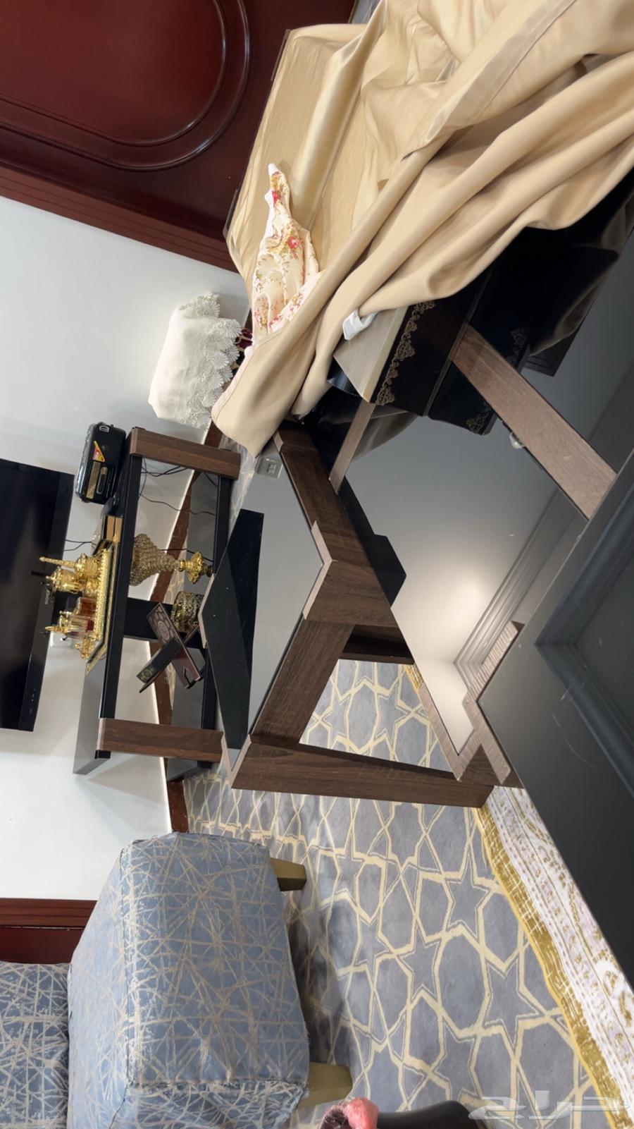 4 small and 1 large majlis tables and a burnt brown TV table with glasses64422232507906110