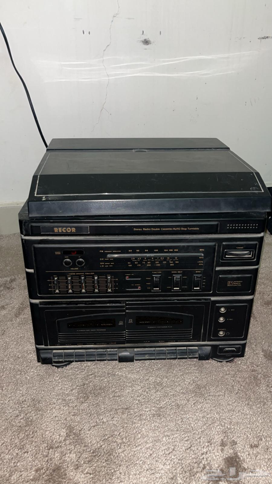 للبيع جهاز ستيريو قديم كامل مع سماعات64415531871873110