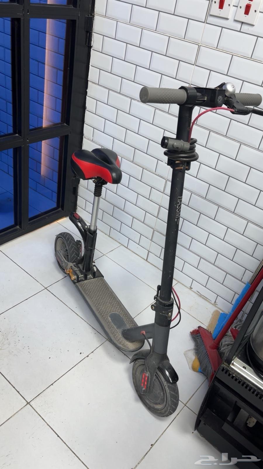 Smart scooter with seat64416387258882111