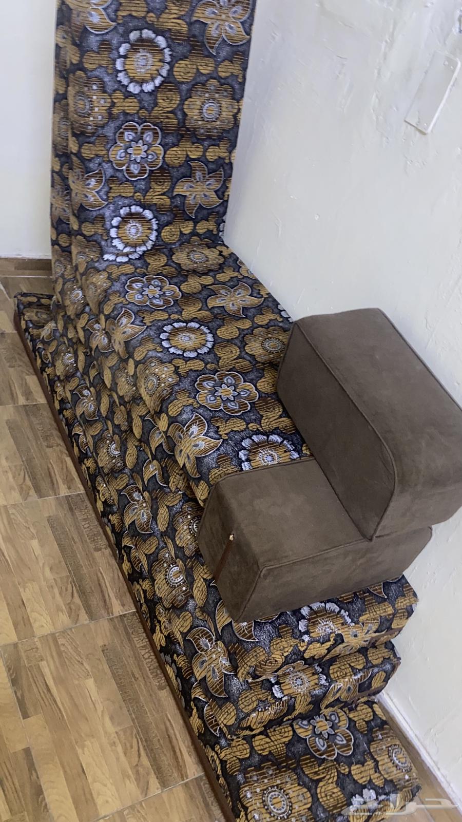 Sofas, cushions, and entrance64418012270979110