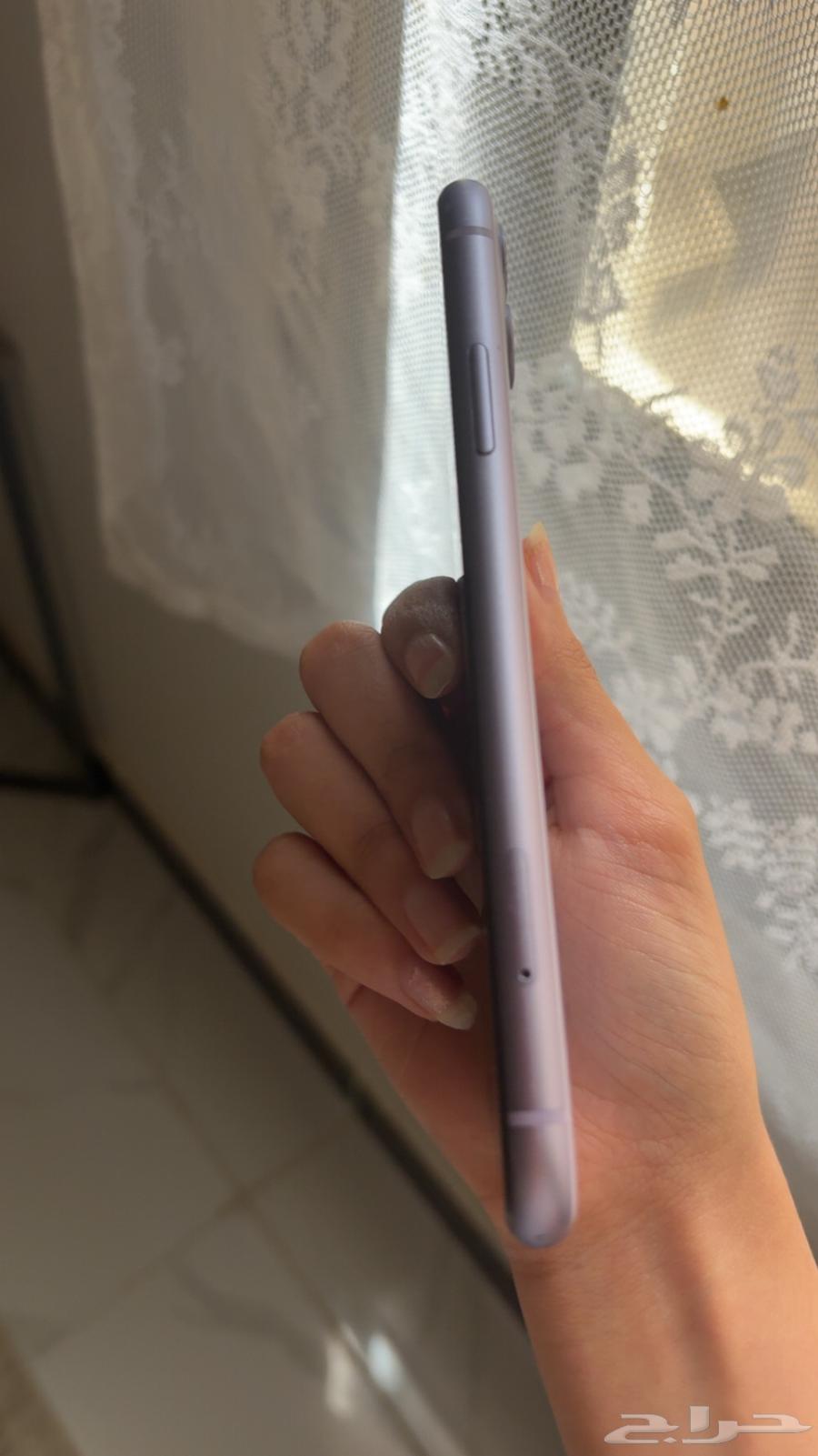 New iPhone 11 with no band issues, no software problems, never unlocked or repaired64415235508353110