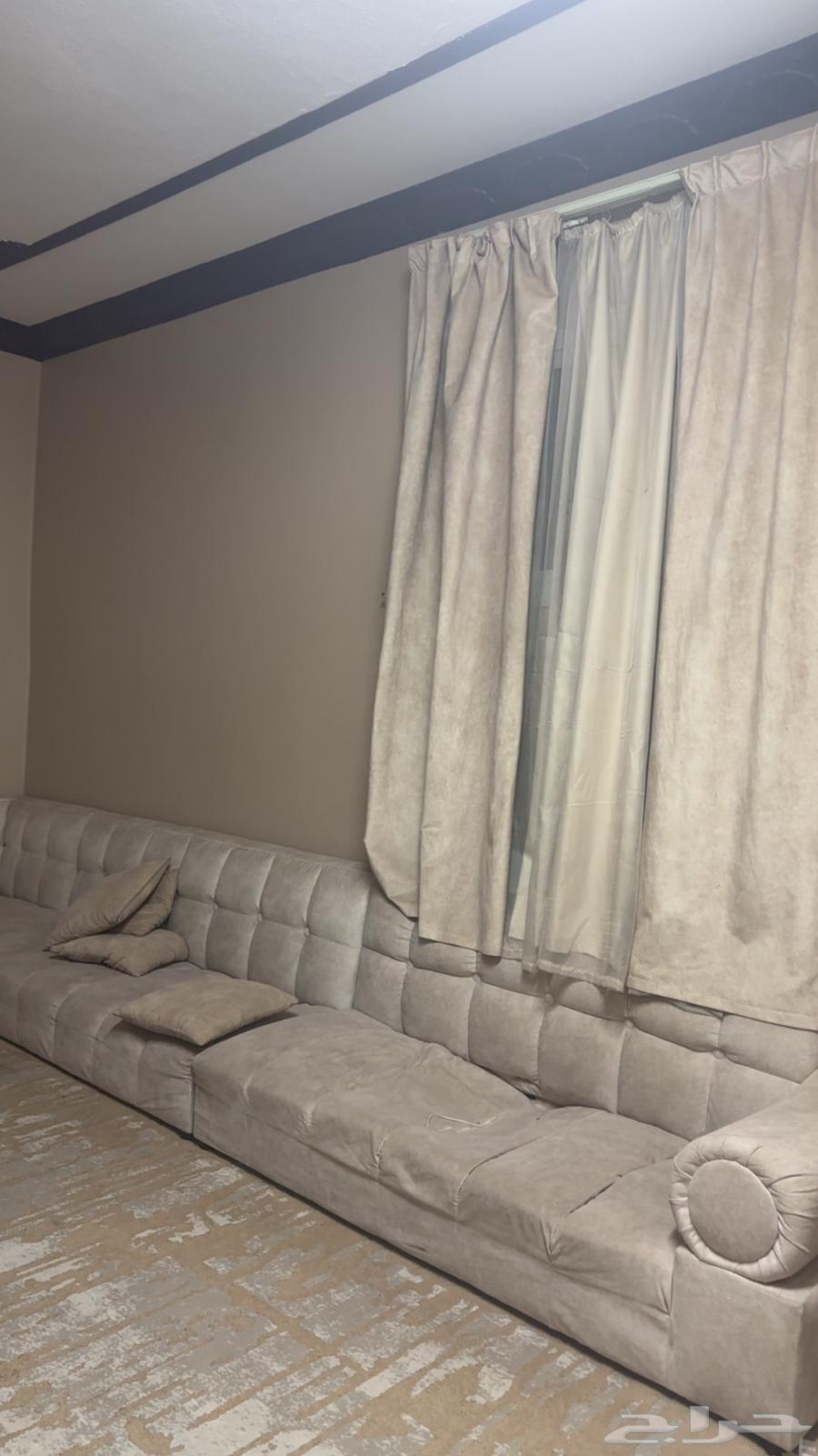 Sofa connected with curtain64418553208834112