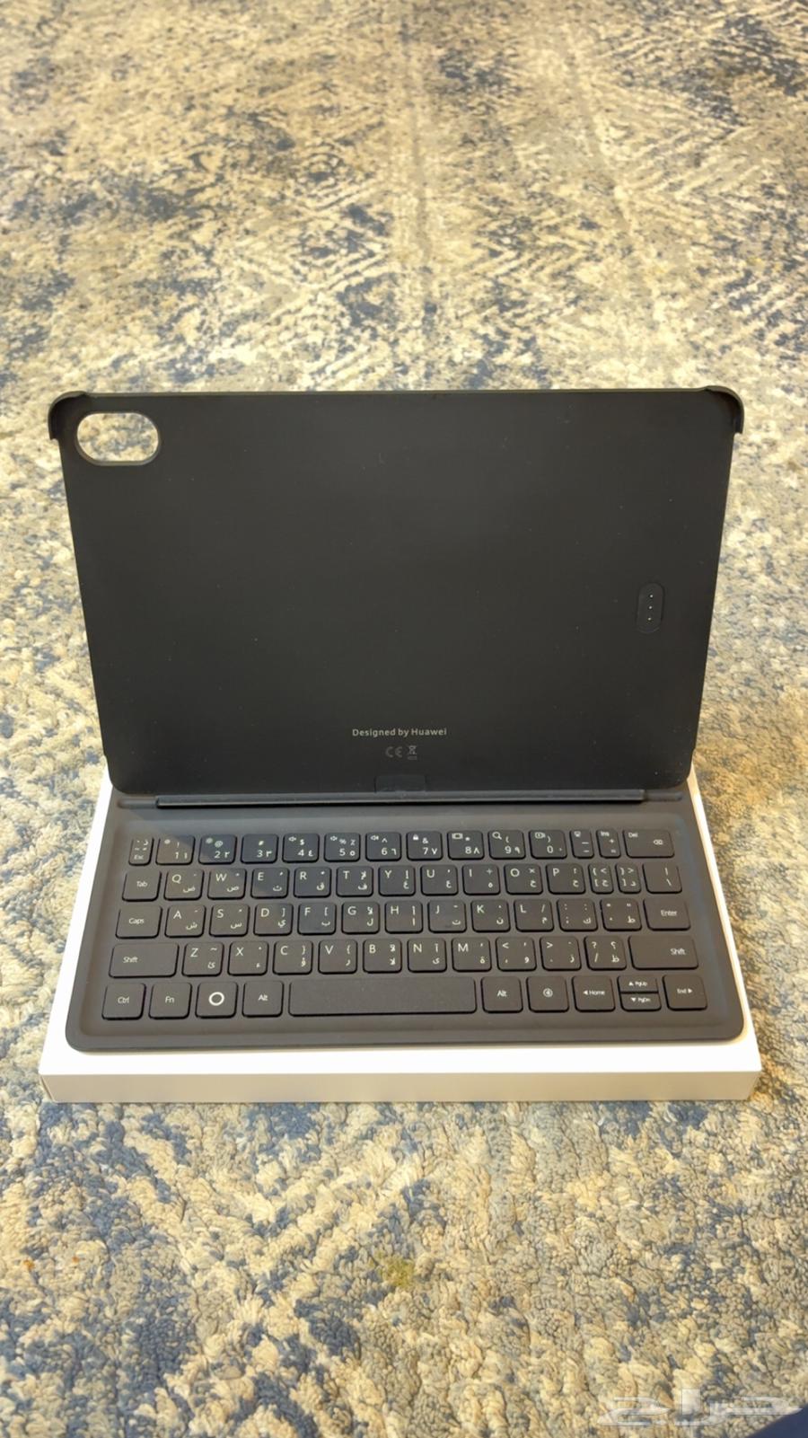 iPad and pen and keyboard with stand64417211129602112