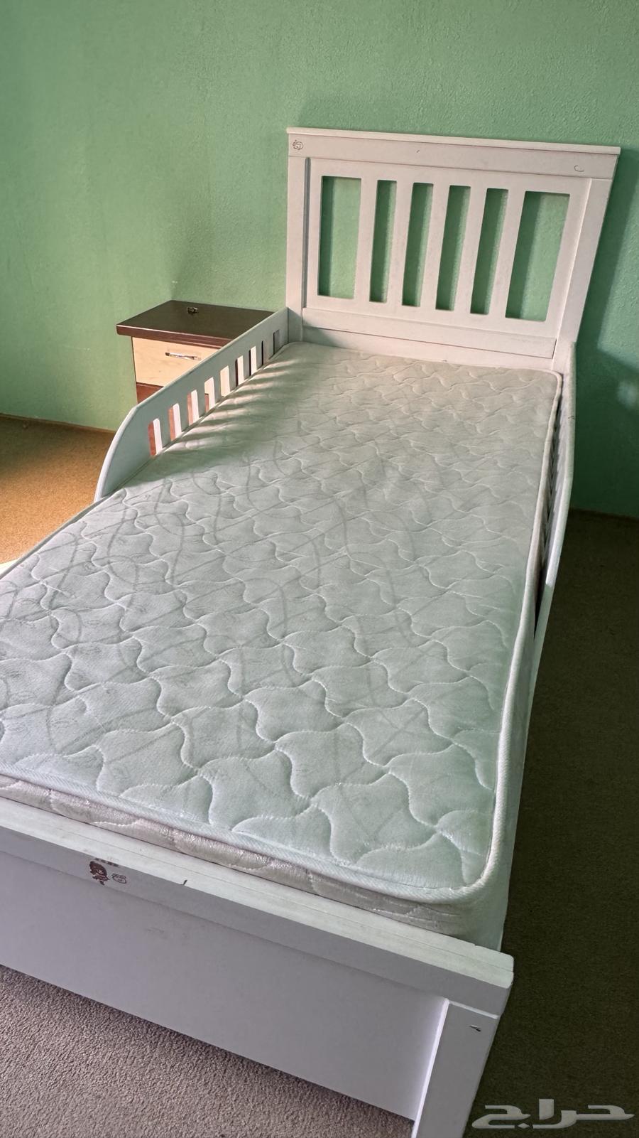 السرير الأبيض شبه جديد مع السبرنق 500 شبه جديد ابي فيه 20064415128196355111