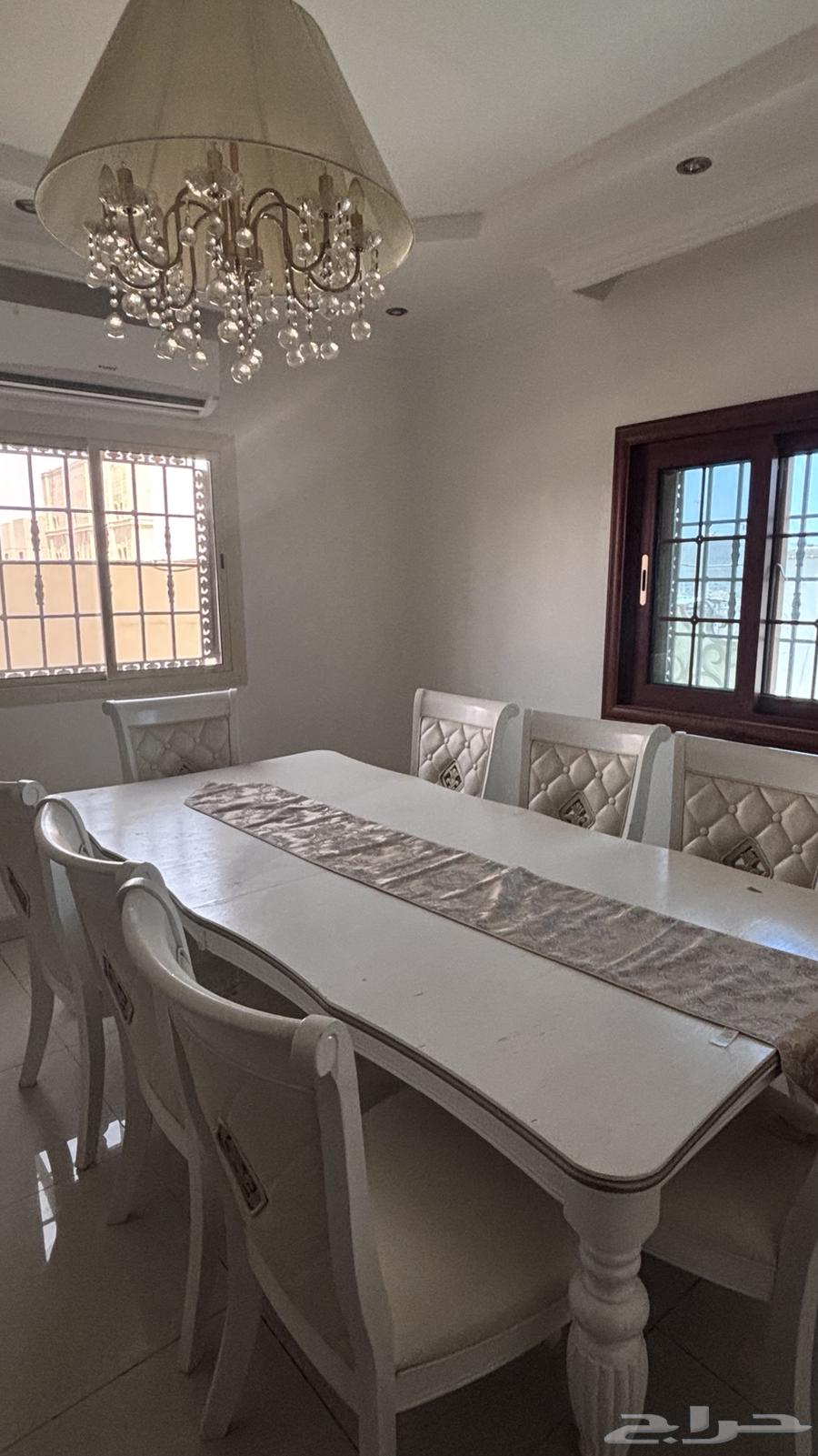 Dining table64415639429890110