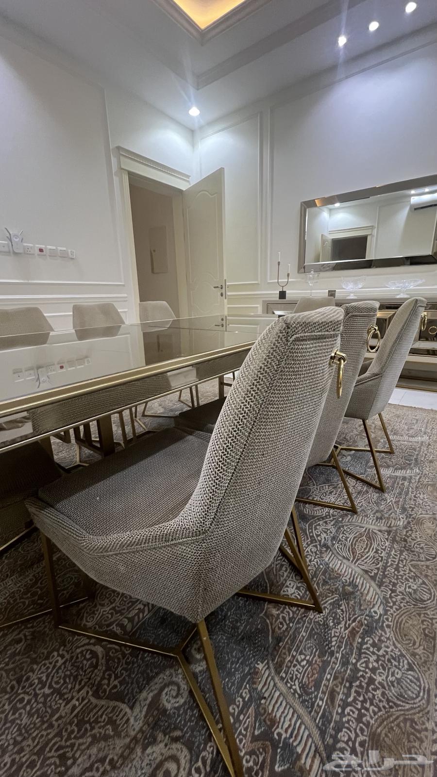 Dining table64414435134083111