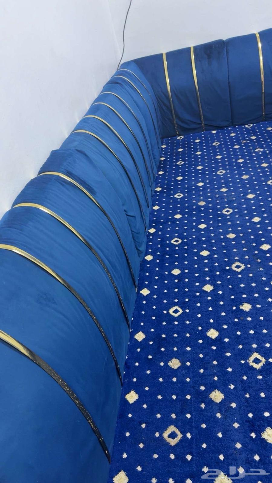 Selling a set of seats with curtains64413313686657111