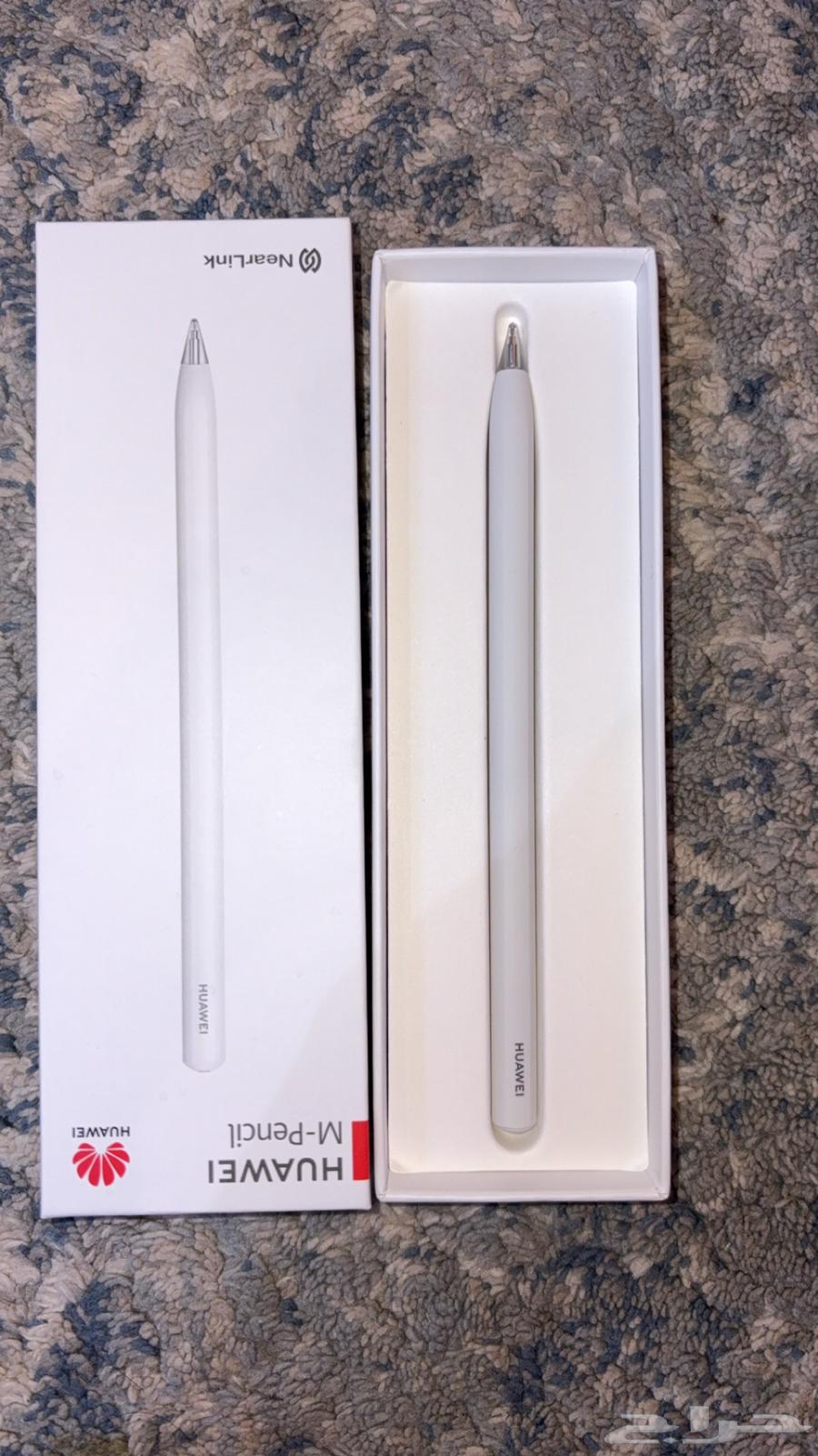 iPad and pen and keyboard with stand64417211129602113