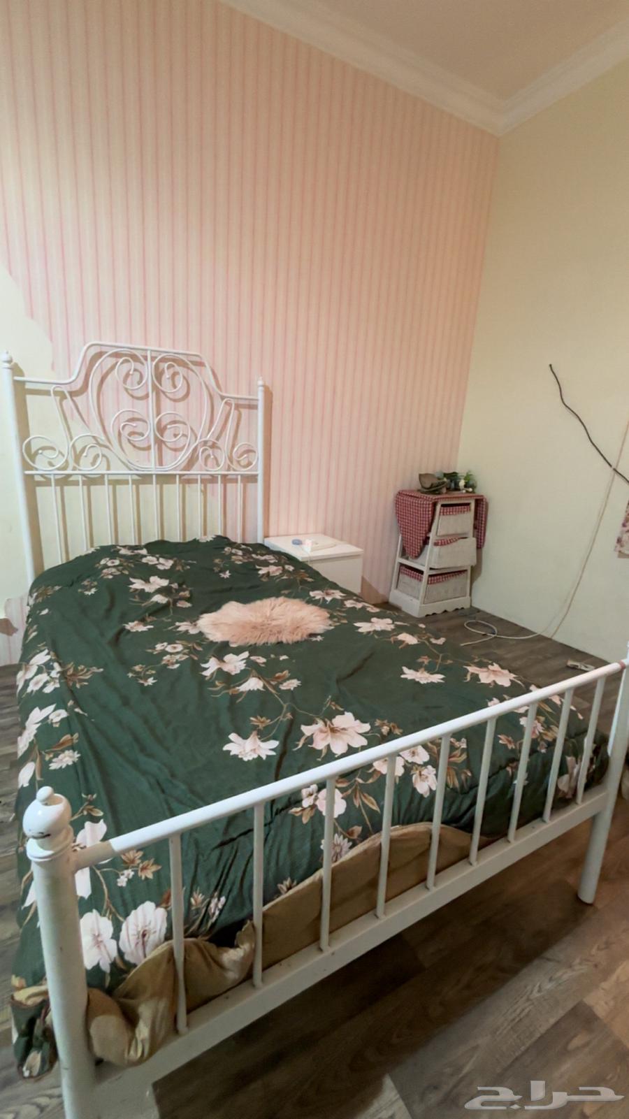 Everything for sale: bed, table, drawer, chair comes with it64417115582339111