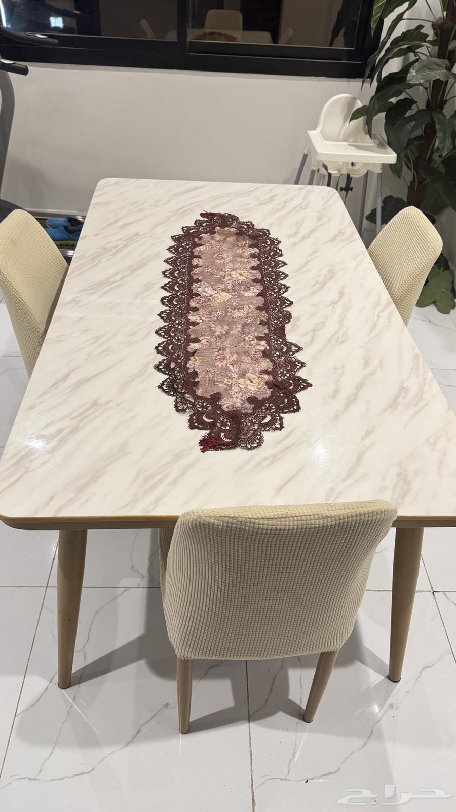 طاولة طعام نظيفة64416571239553110