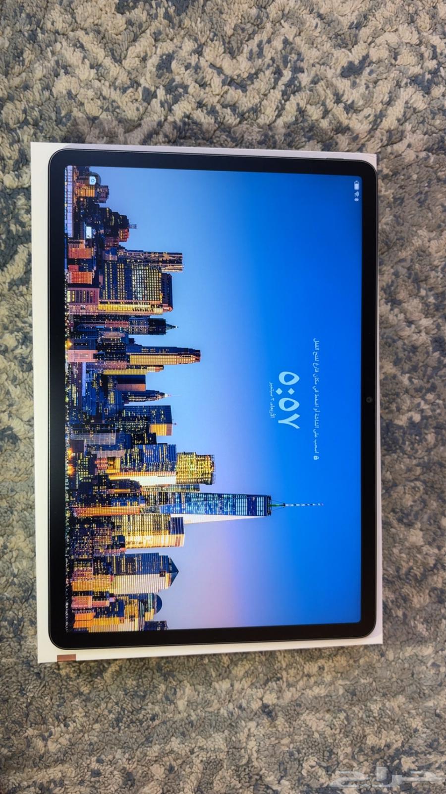 iPad and pen and keyboard with stand64417211129602111