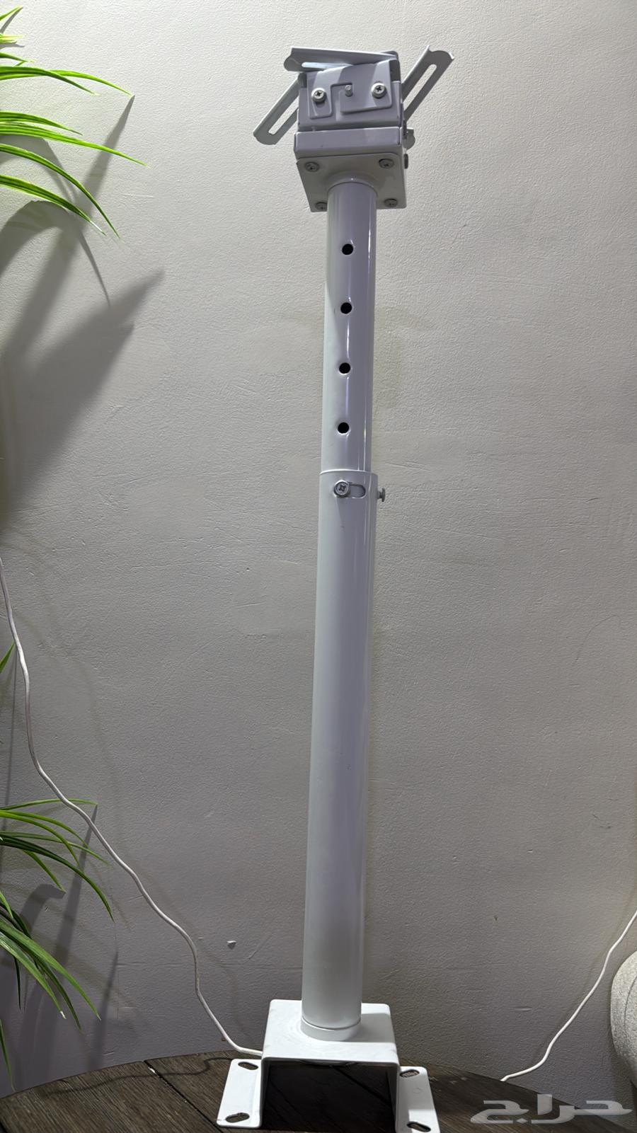 بروجكتر شبه جديد للبيع64413438371841111