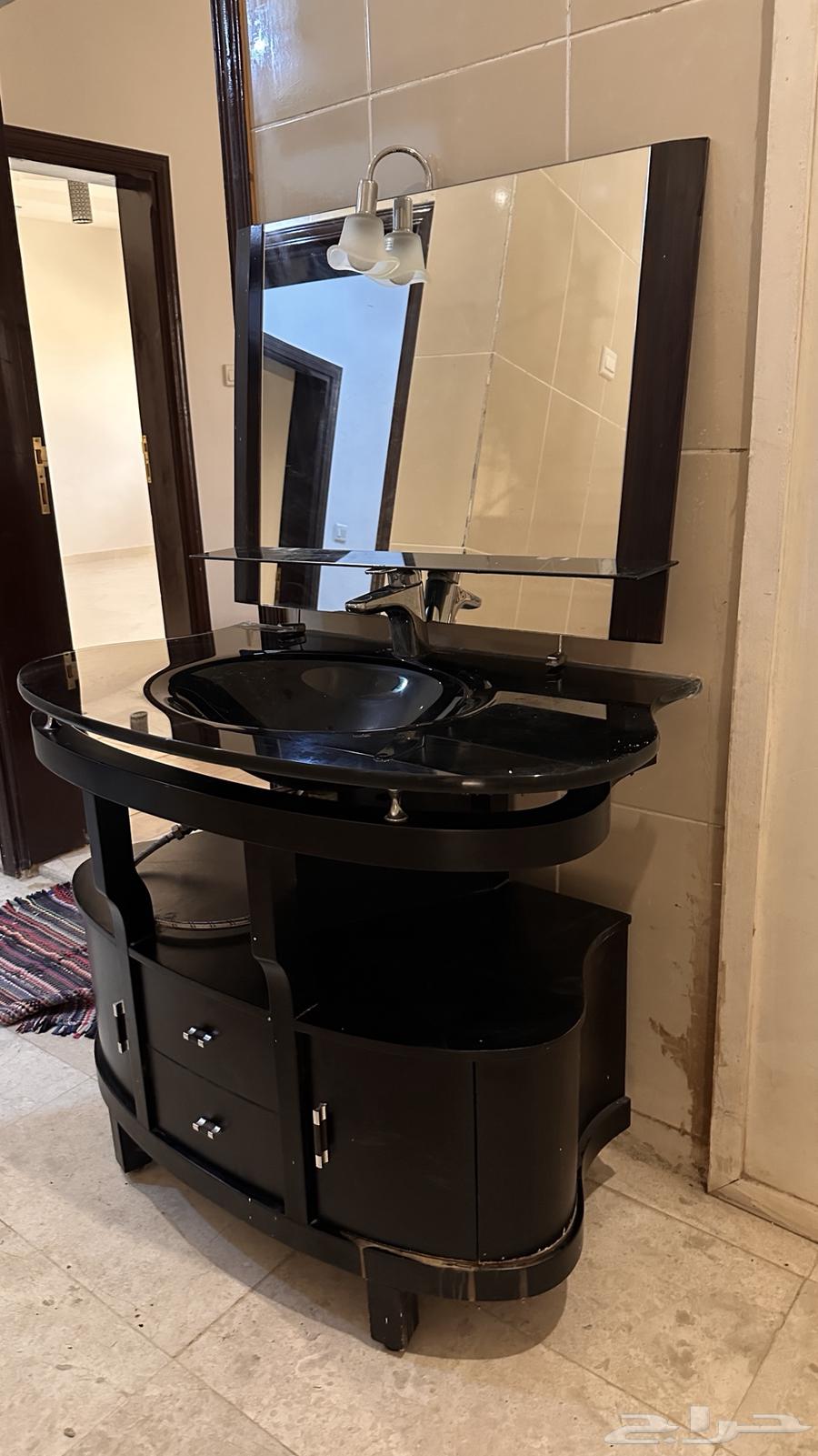 Laundry with shelf, mirror and lighting64415181997058110