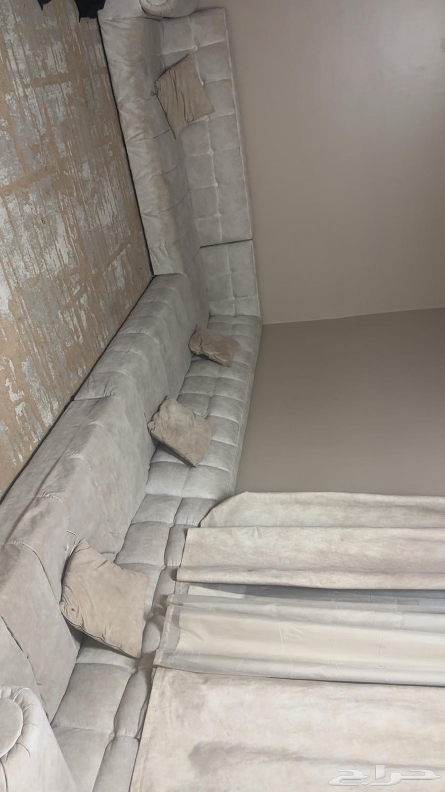 Sofa connected with curtain64418553208834111